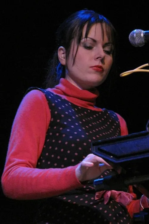 Elena Poulou interpretando a Herself (as Elena Smith)