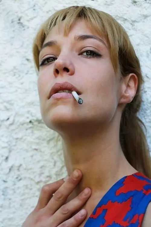 Eleni Apostolopoulou interpretando a Artemis