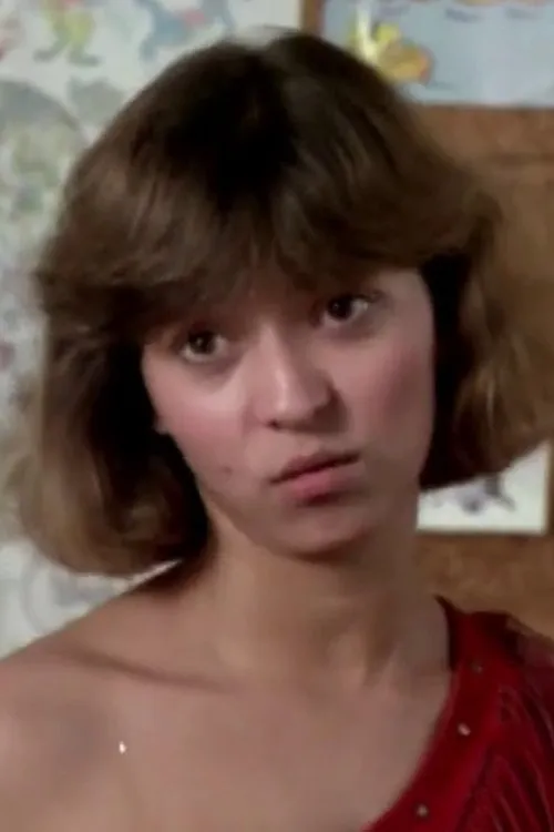 Eleni Bandettini interpretando a Letícia