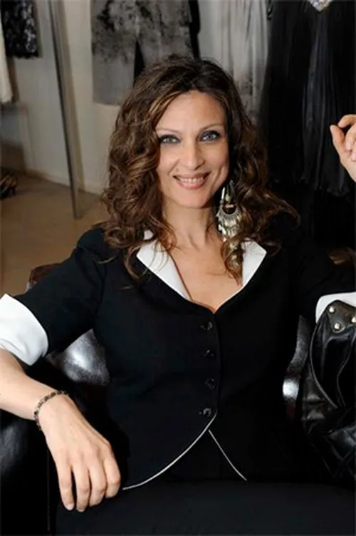 Eleonora Cajafa interpretando a