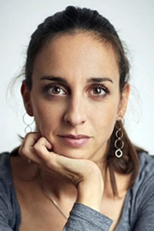 Éléonore Joncquez interpretando a 