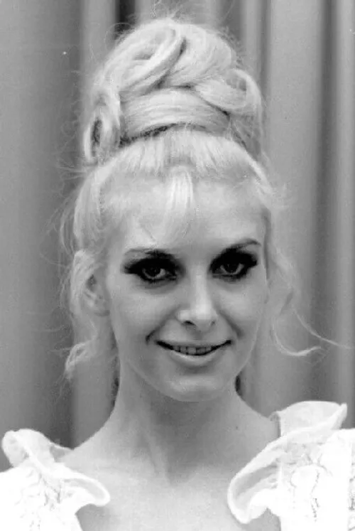 Karin Evans ha trabajado con Elfi Estell en 1 ocasiones