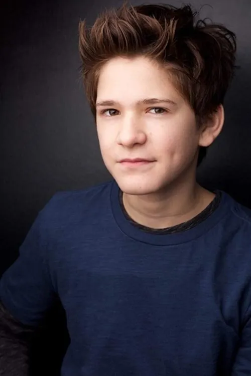 Eli Tokash interpretando a Manny