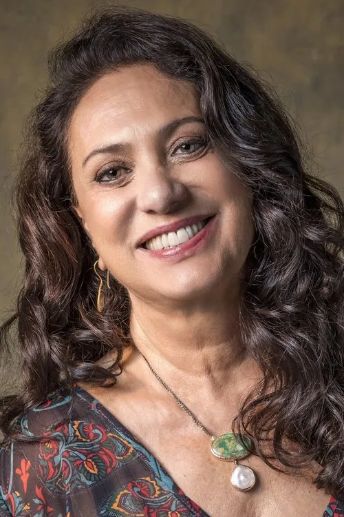 Eliane Giardini — personaje: Pérola