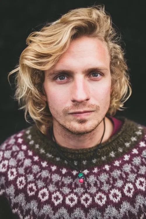 Ingibjörg Reynisdóttir ha trabajado con Elías Helgi Kofoed-Hansen en 1 ocasiones