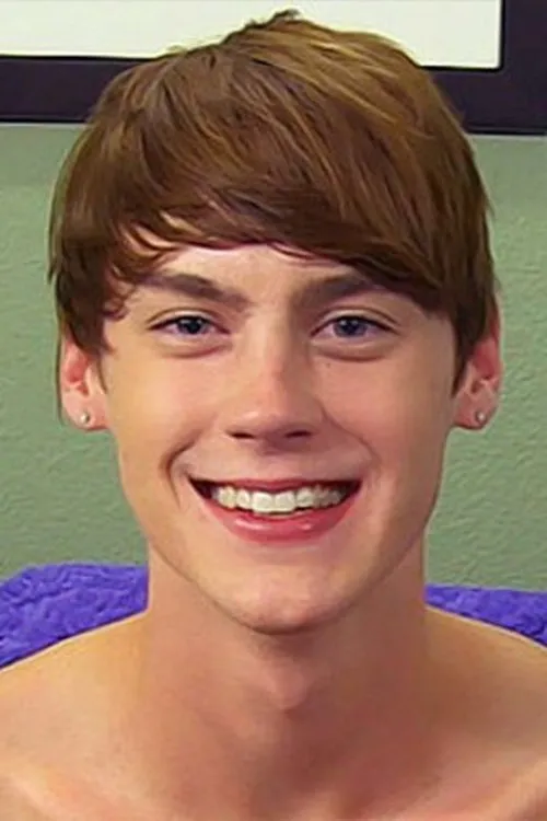 Julian Smiles ha trabajado con Elijah White en 3 ocasiones