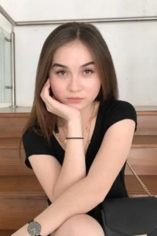 Elina Joerg interpretando a Jia