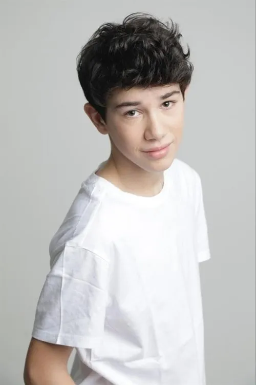 Eliott Hirsbein interpretando a Marc Ferrari