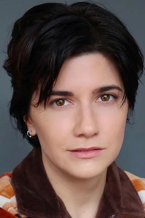 Elise Bauman interpretando a Mackenzie