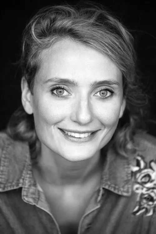 Elise Diamant interpretando a Bénédicte