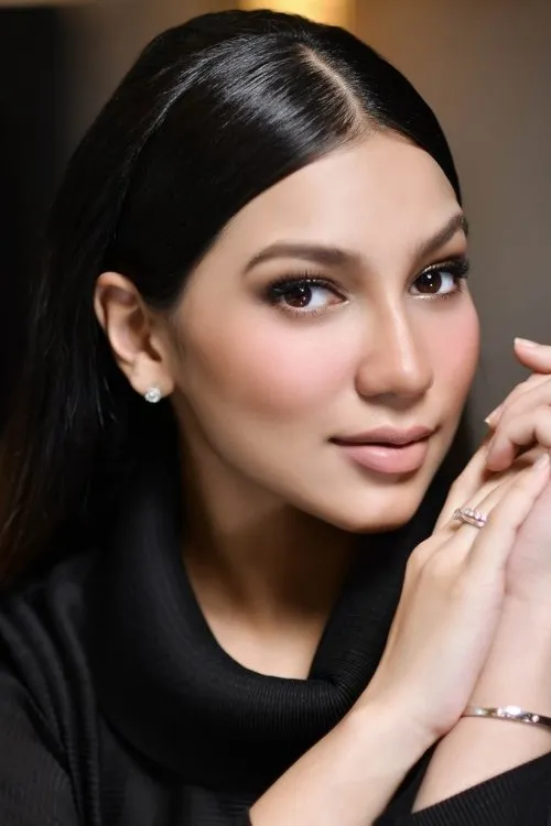 Elisya Sandha interpretando a Alia