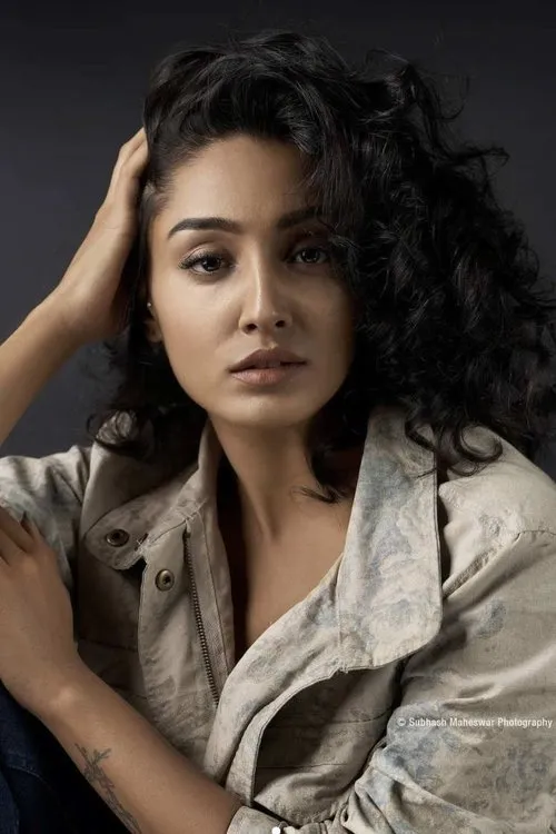 Aji Mon Nair ha trabajado con Eliza Marie Joseph en 1 ocasiones