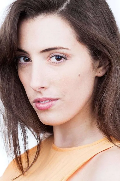 Eliza Reilly interpretando a Girl