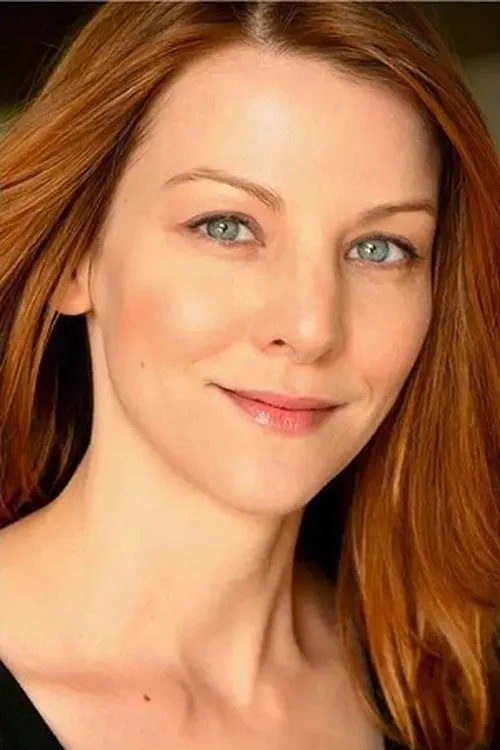 Elizabeth Anne Allen interpretando a Kat