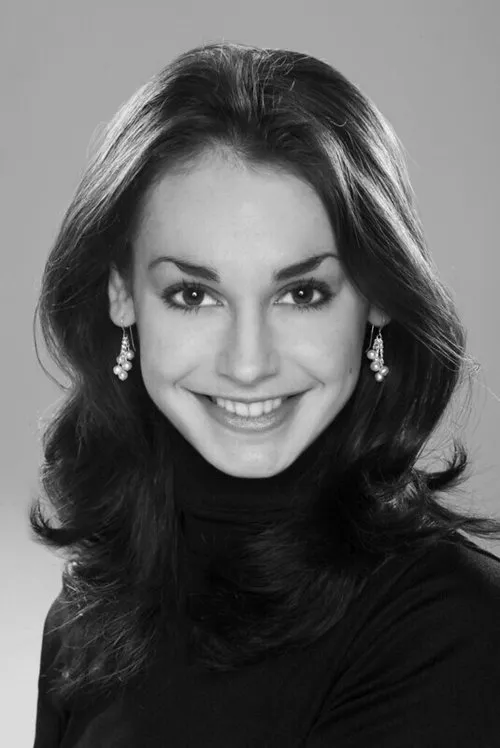 Elizabeth Harrod interpretando a Moyna