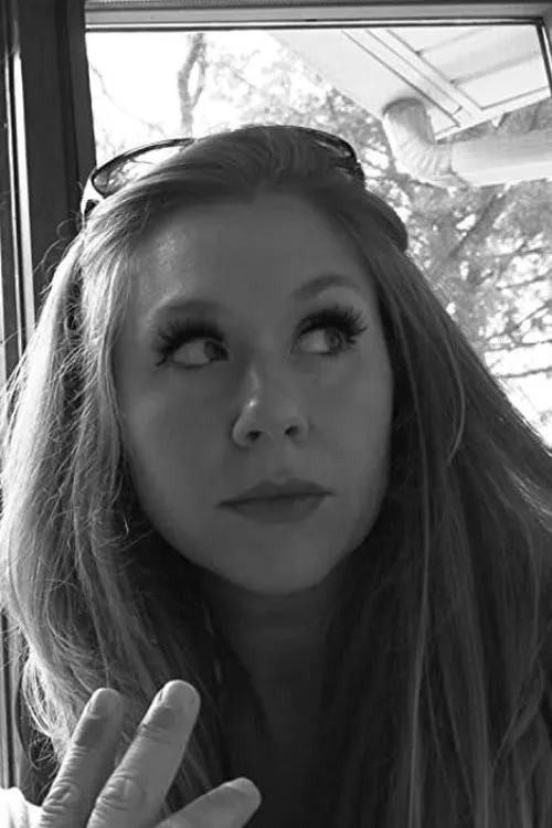 Elizabeth M. Peterson interpretando a Kerry Keene