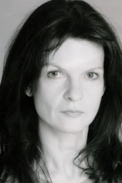 Elizabeth McKechnie interpretando a Eva Pastorek