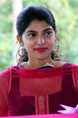 Deepika Mohan ha trabajado con Elizabeth Thadikaran en 1 ocasiones