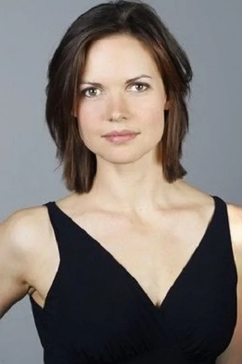 Elizabeth Whitmere interpretando a Andrea