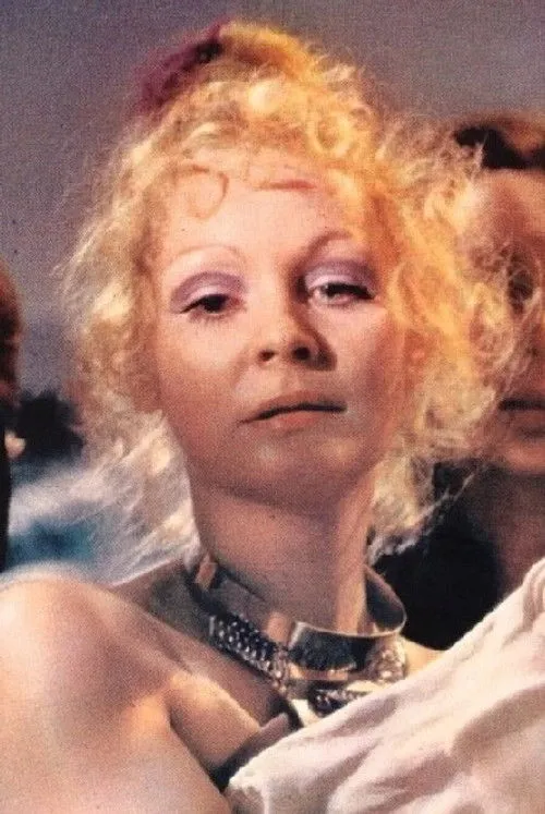 Elke Haltaufderheide interpretando a Christa