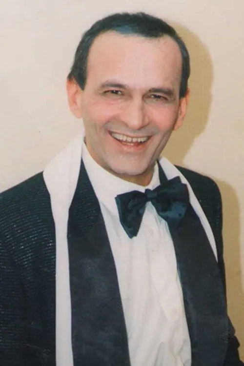 Elkhan Ahadzadeh interpretando a Gizir