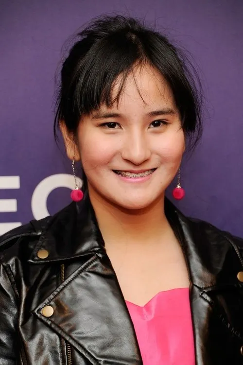 Ella Guevara interpretando a Lara