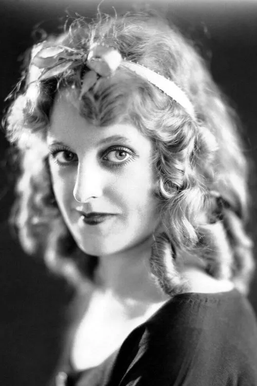 Gretchen Lederer ha trabajado con Ella Hall en 7 ocasiones