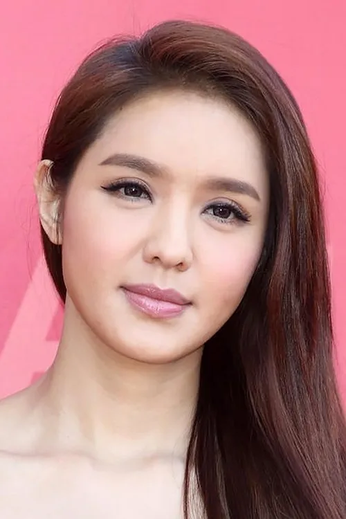 Ella Koon interpretando a Ding Ding-Dong