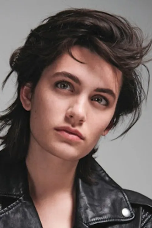 Ella Rumpf interpretando a Coco