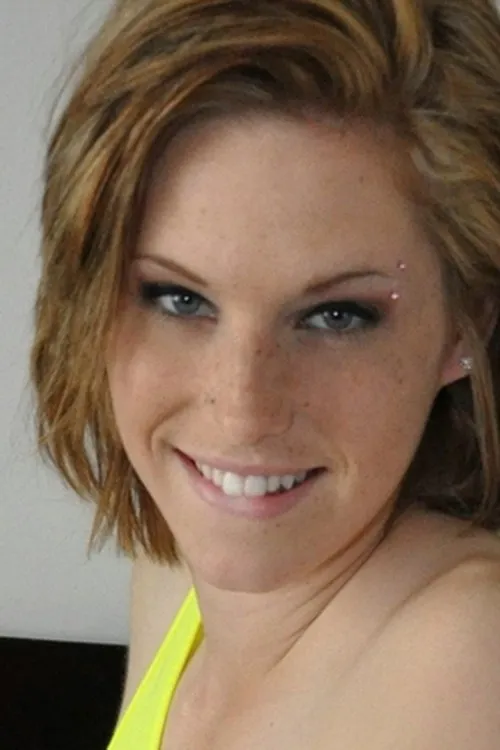 Ella Woods interpretando a 