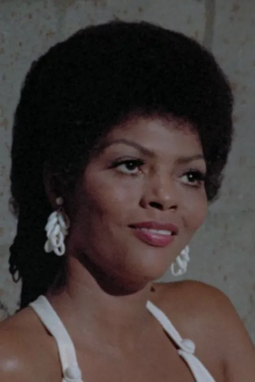 Ellaraino interpretando a Helen Durbin