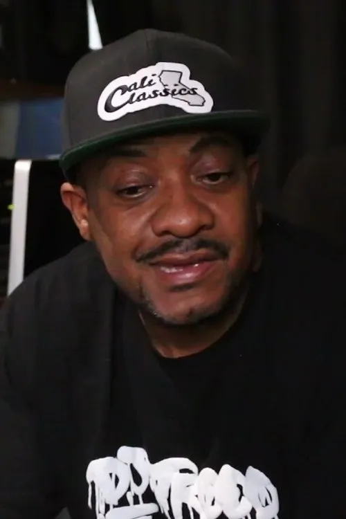 Ellay Khule interpretando a Self