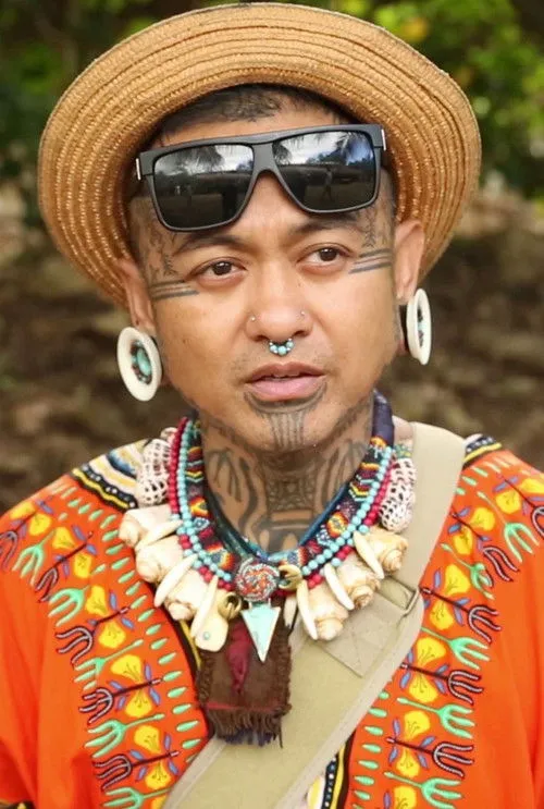 Michael Koch ha trabajado con Elle Festin en 1 ocasiones