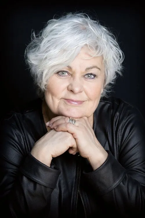 Ellen Horn interpretando a Vera