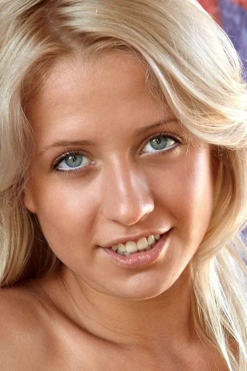 Ellen Lotus interpretando a 