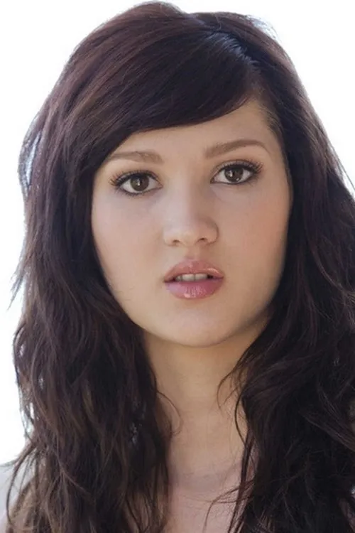 Ellena Woods interpretando a