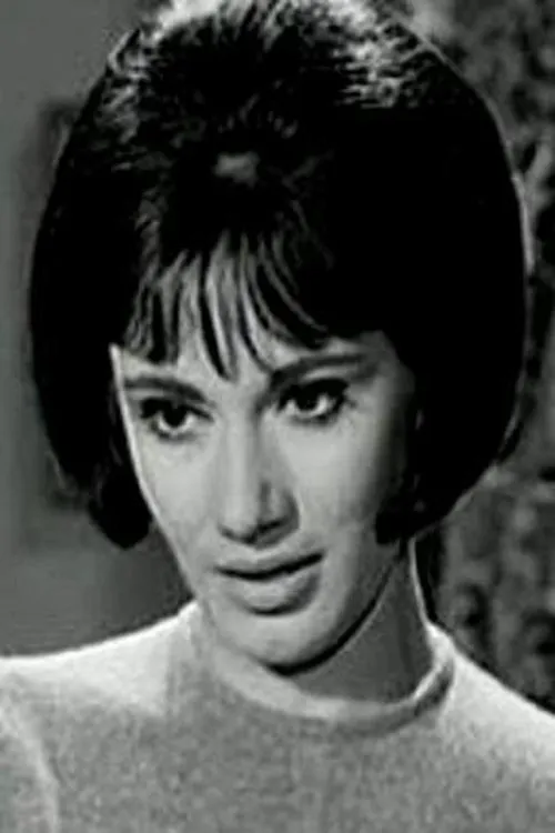 Elli Fotiou interpretando a Hristina