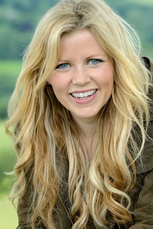 Ellie Harrison — personaje: Presenter