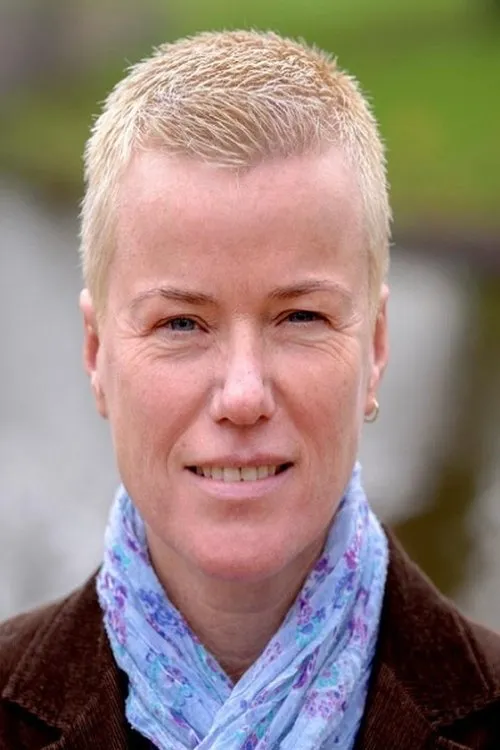 Ellie Lust interpretando a Nora