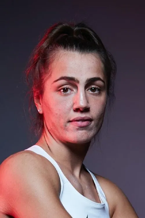 Ellie Scotney — personaje: Self