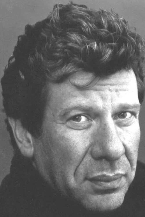 Elliot Cuker interpretando a Sheldon