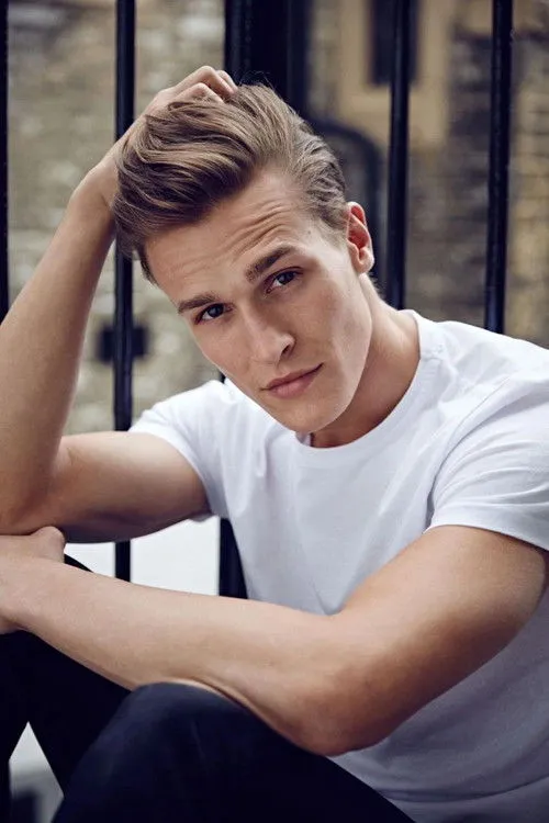 Freja Nicole ha trabajado con Ellis Harman en 1 ocasiones