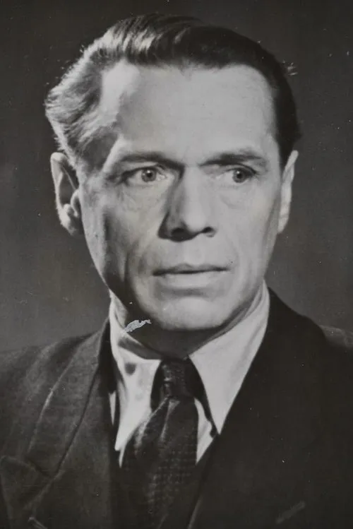 Elmar Kivilo interpretando a Uncle