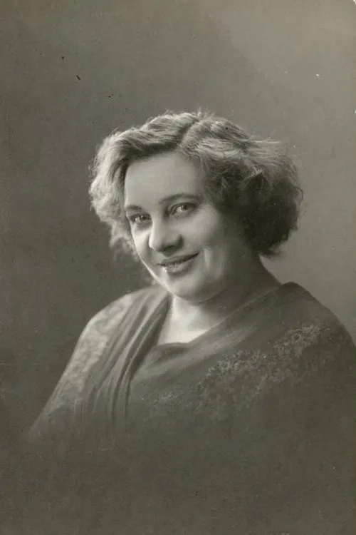 Elna From interpretando a Skibstømrer Rasmussens kone