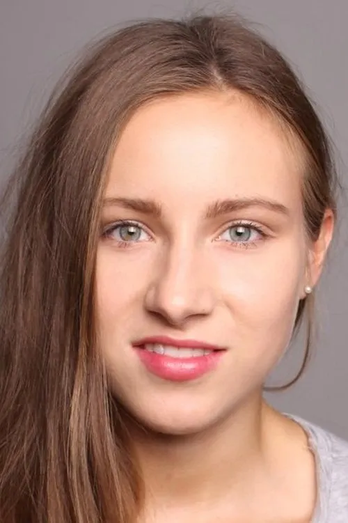 Elodie Hooftman interpretando a Riley