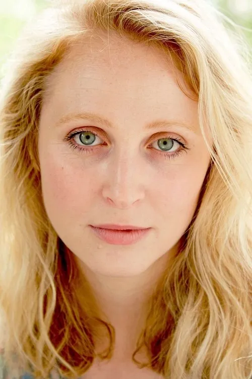 Eloise Winestock — personaje: Laura