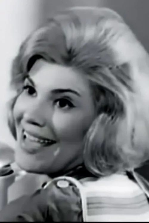 Elsa Rizou interpretando a Mirka