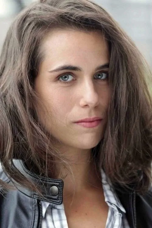 Elsa Rozenknop interpretando a Lily