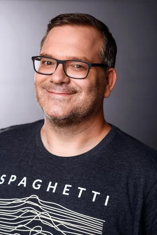 Elton — personaje: Self - Panelist