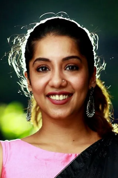 Elvin Juliet interpretando a Mariyam Alexandar